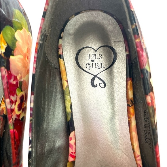 143 GIRL Women’s Floral Pumps. - Picture 4 of 9